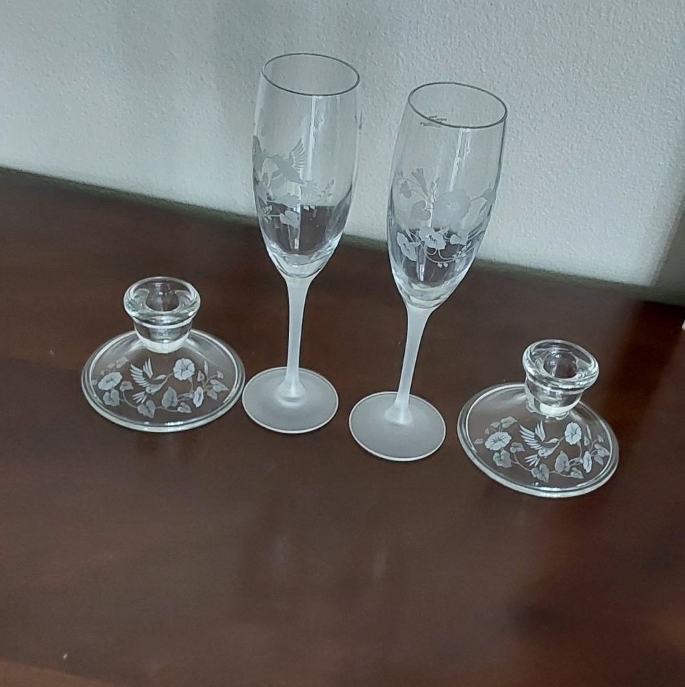 AVON HUMMINGBIRD CRYSTAL COLLECTION CHAMPAGNE FLUTES SET OF TWO (2) GLASSES